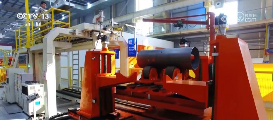 深化“5G+工業互聯網”發展，建成不少于300家5G工廠，賦能制造業數字化轉型